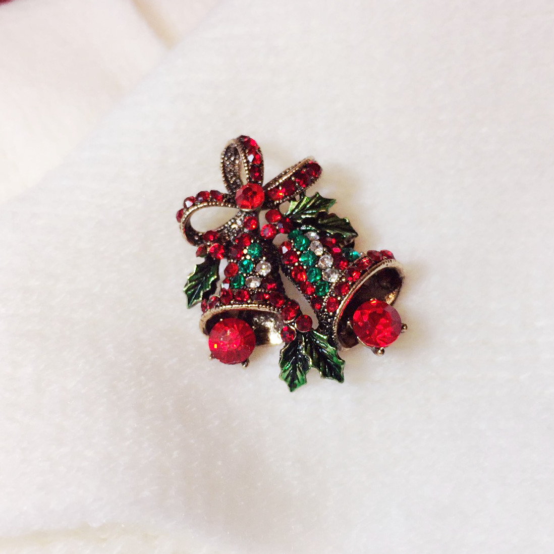 Christmas-Party-Gift-Series-Colorful-Alloy-Small-Bell-Oil-Pins-Brooches-1095919